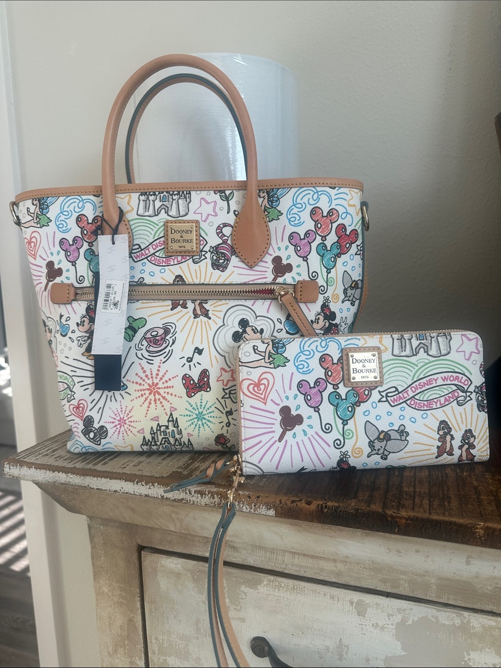 DisneyDooney & Bourke White Disney Sketch Tote with Multicolor wristlet Wallet. - Picture 9 of 11